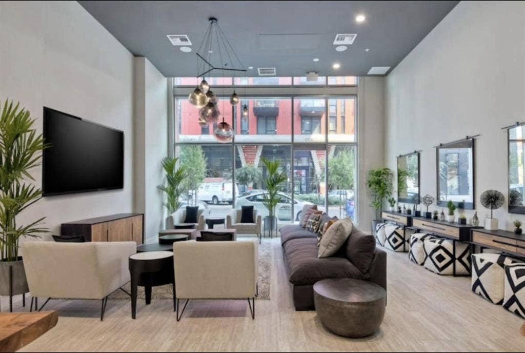 Looking for a Roommate-Downtown SD