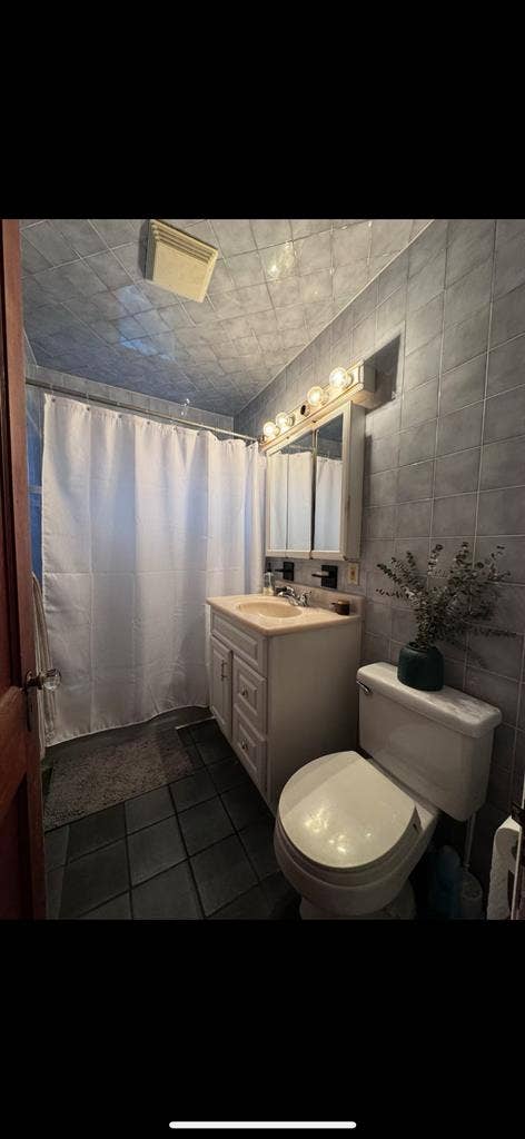 Bedroom available in Medford