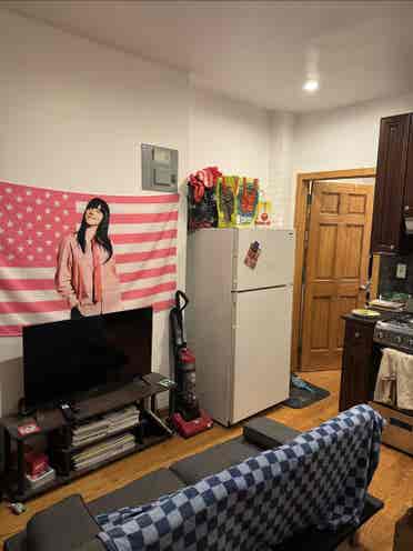 Looking for Roommate