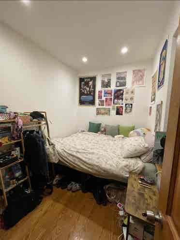 Looking for Roommate