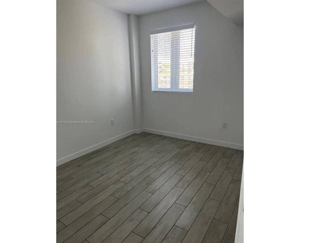 Room for rent in Edgewater