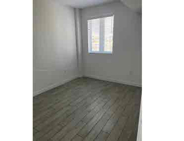 Room for rent in Edgewater