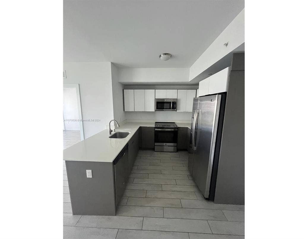 Room for rent in Edgewater