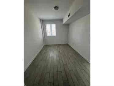 Room for rent in Edgewater