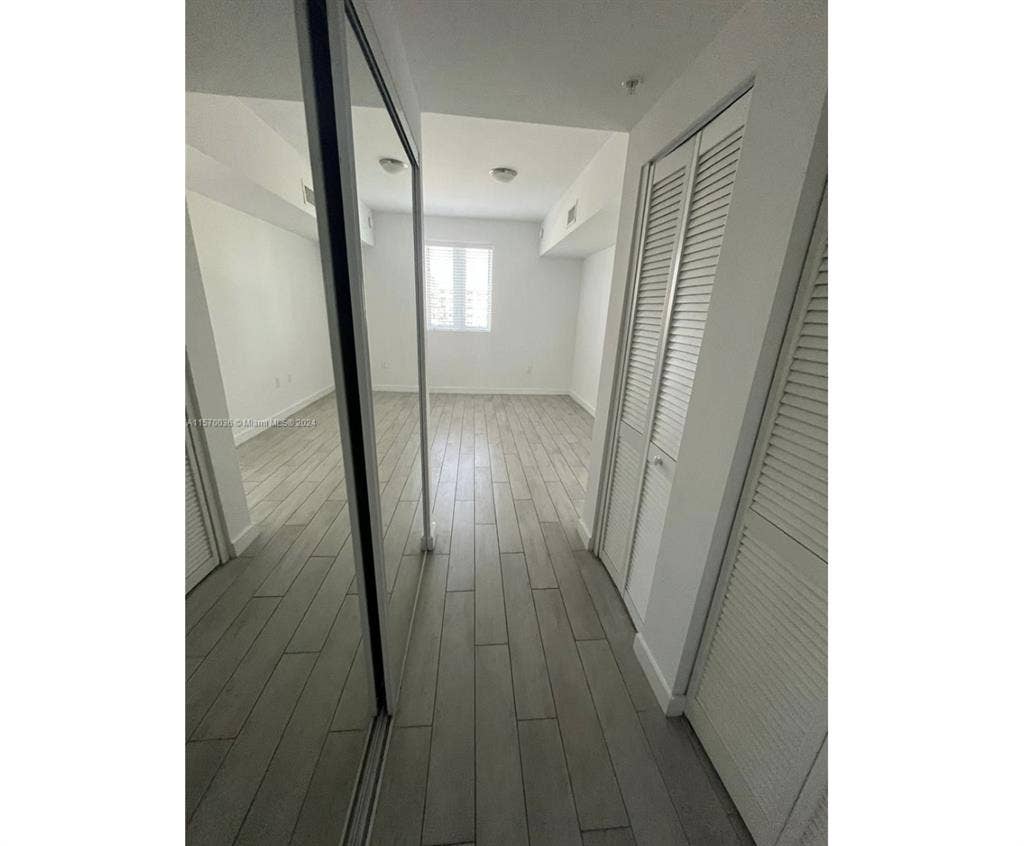 Room for rent in Edgewater