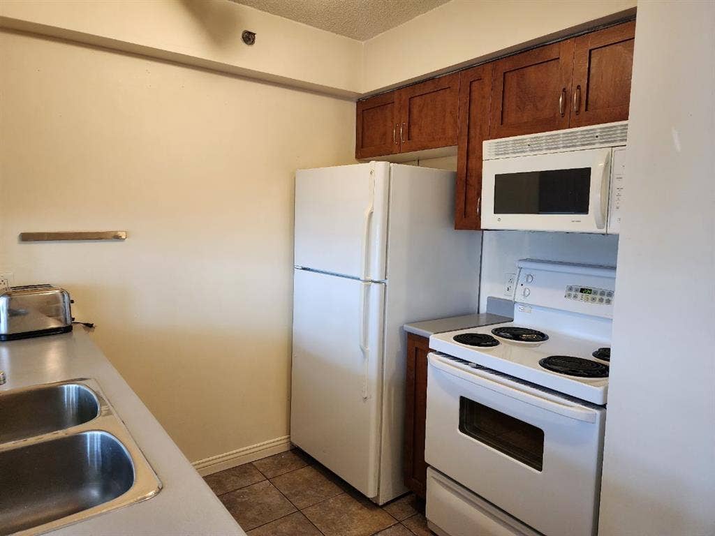 Furnished Condo - 1 Bedroom
