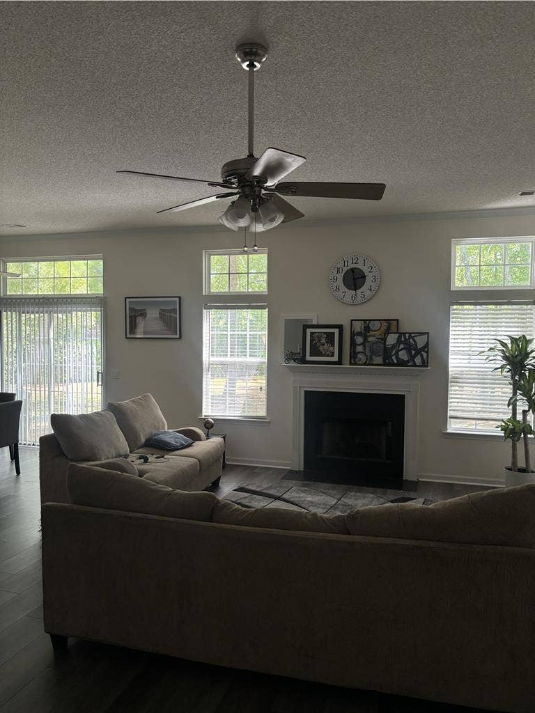 Looking for roomate