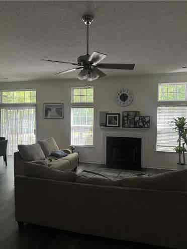 Looking for roomate