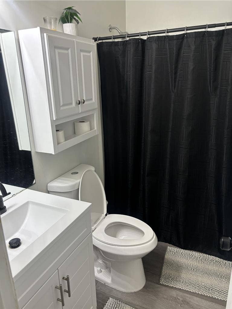 Looking for roomate