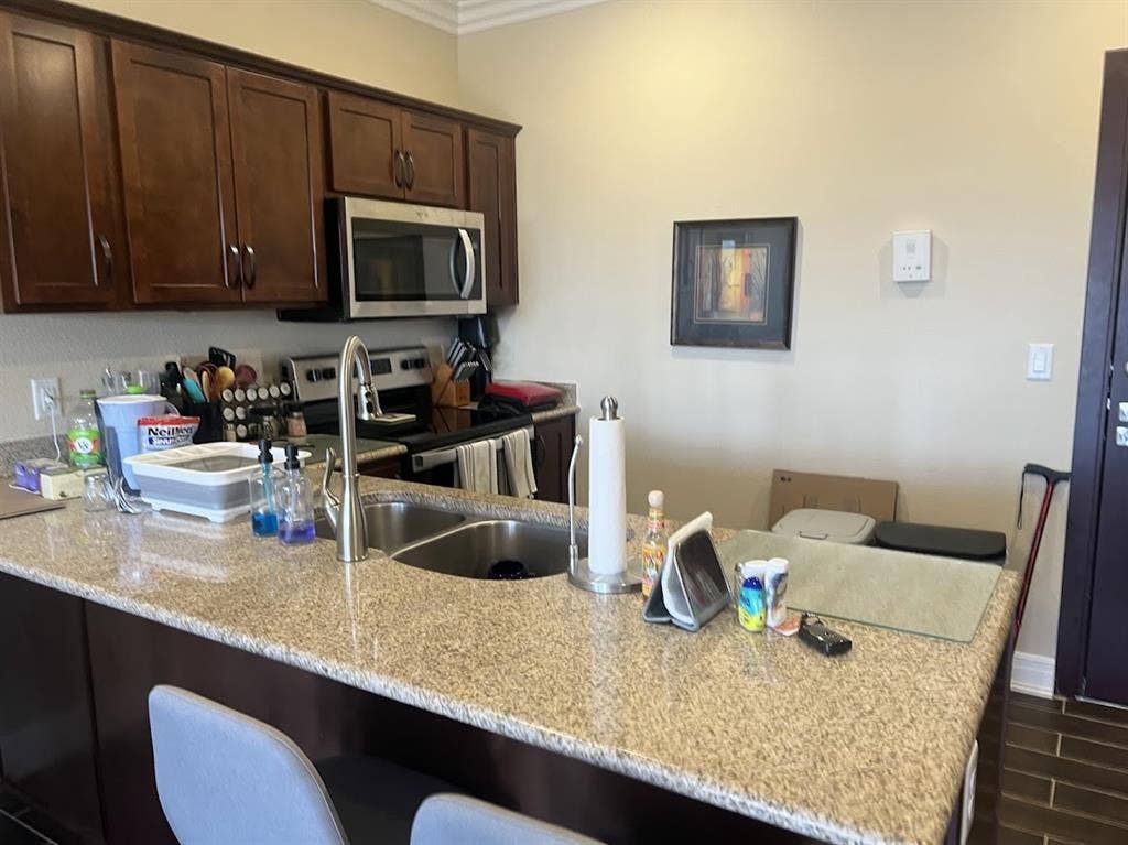 Luxury apartment, many ammenities!
