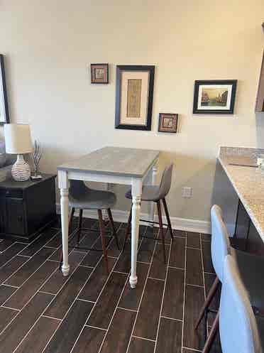 Luxury apartment, many ammenities!