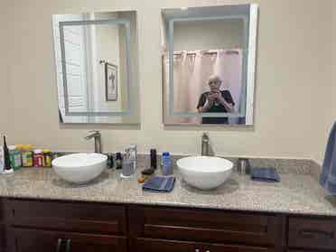 Luxury apartment, many ammenities!