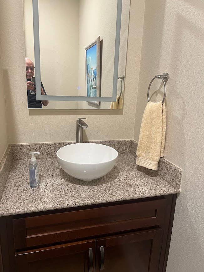 Luxury apartment, many ammenities!