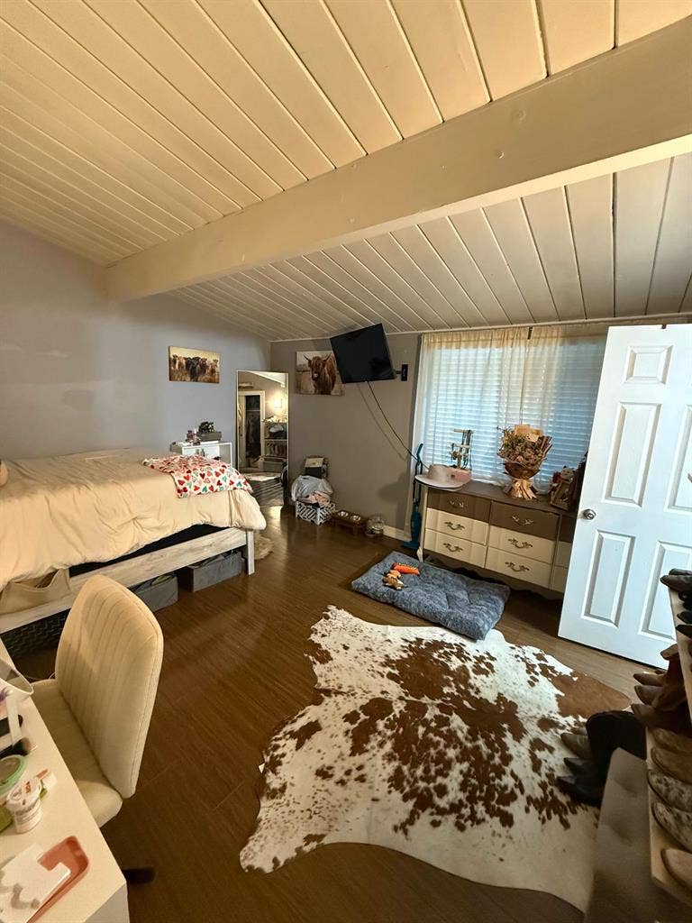 Large Bedroom with Ensuite Bathroom