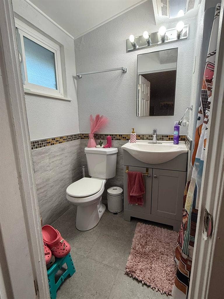 Large Bedroom with Ensuite Bathroom