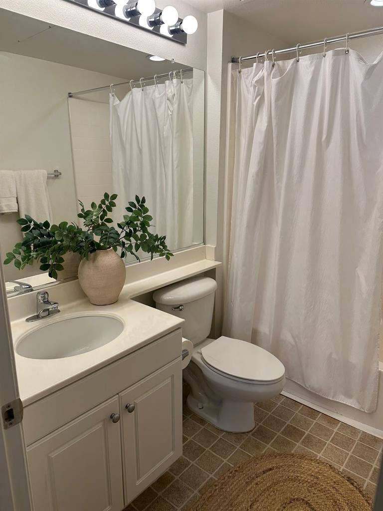 Room with Private Bathroom Irvine