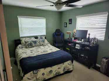 Looking for roommate