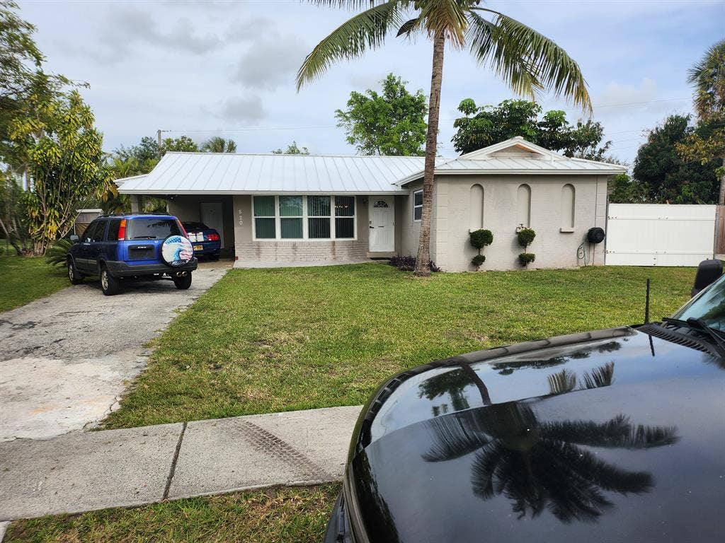 Looking for roommate