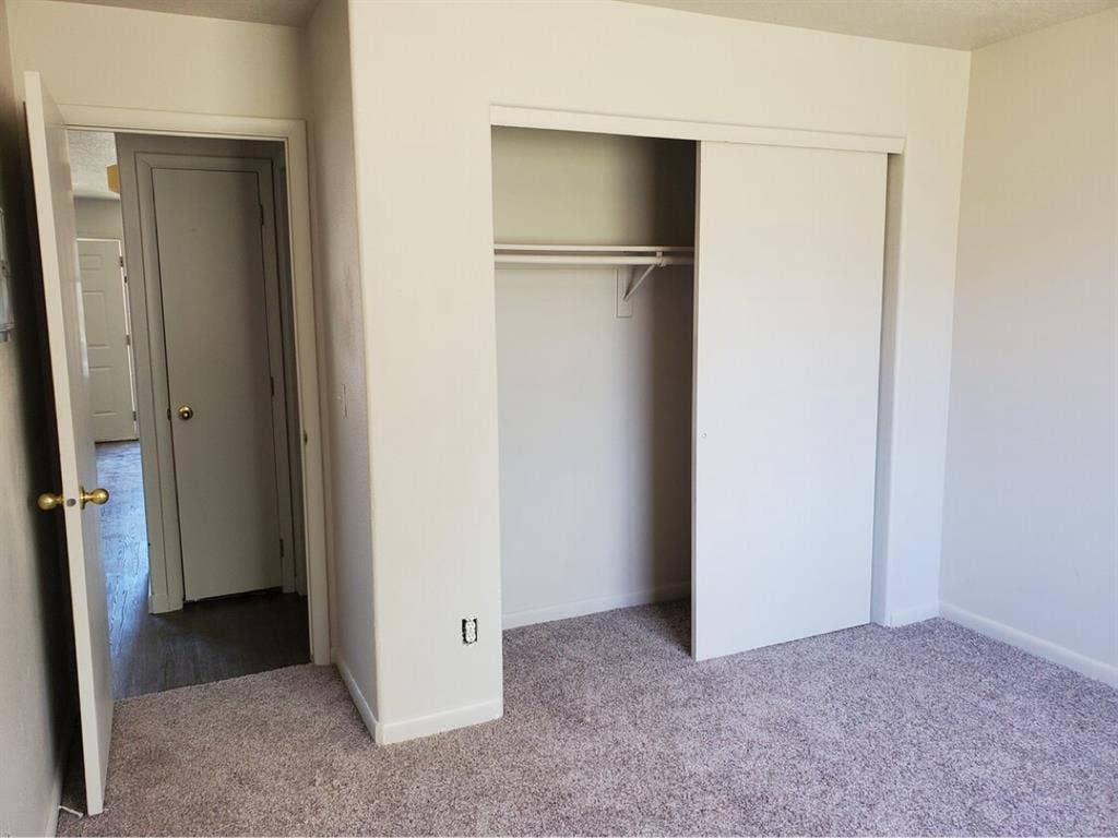 Looking for a roomate ASAP