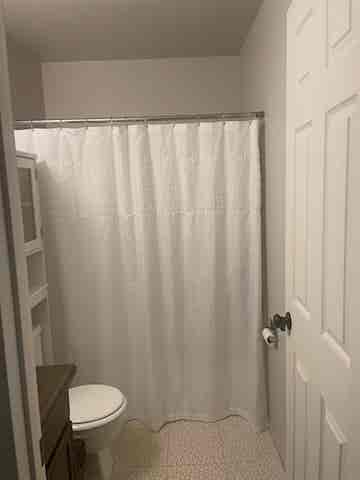 2 rooms, shared bath, living room