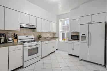 Beautiful room rent-great locationn