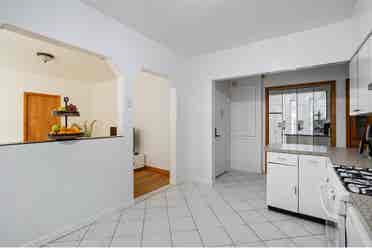 Beautiful room rent-great locationn