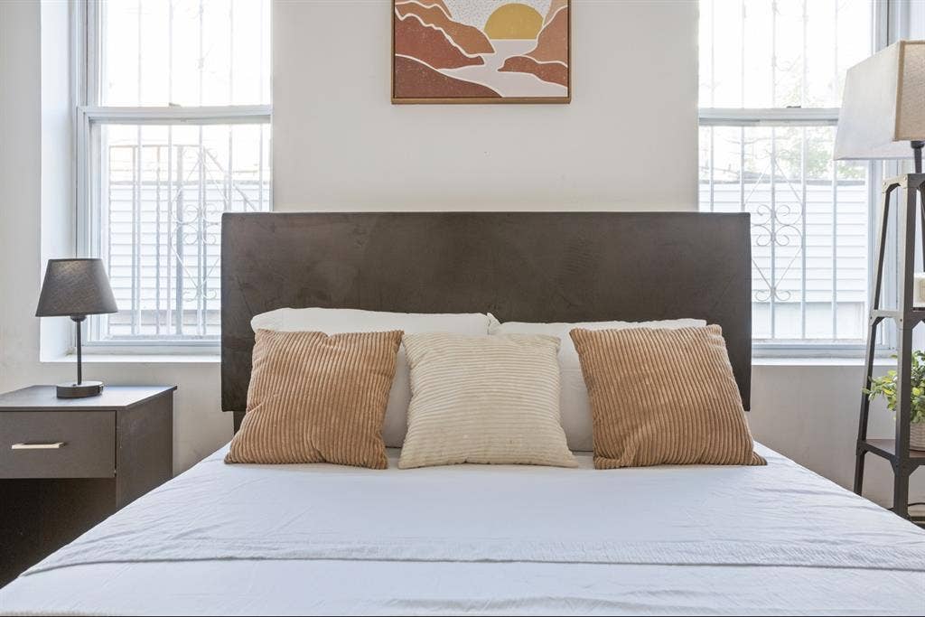 Beautiful room rent-great locationn