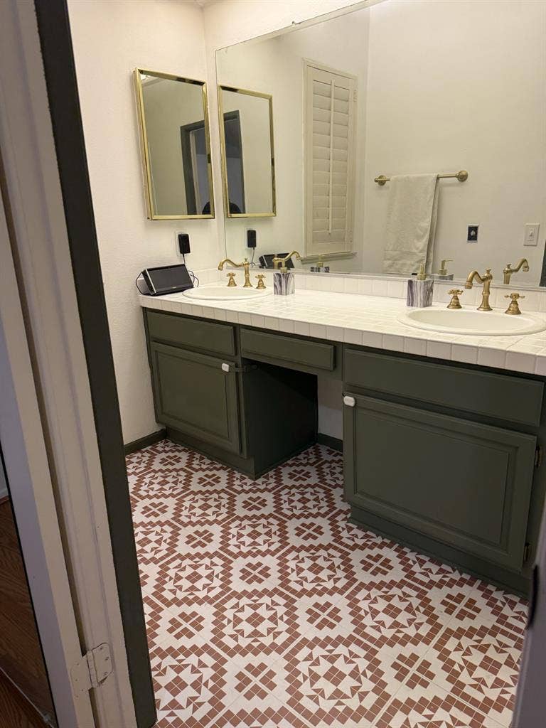 Large room with walk in closet