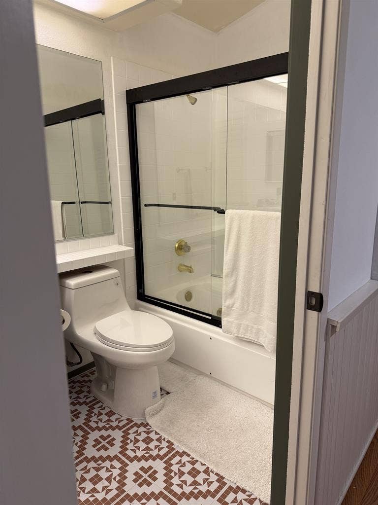 Large room with walk in closet