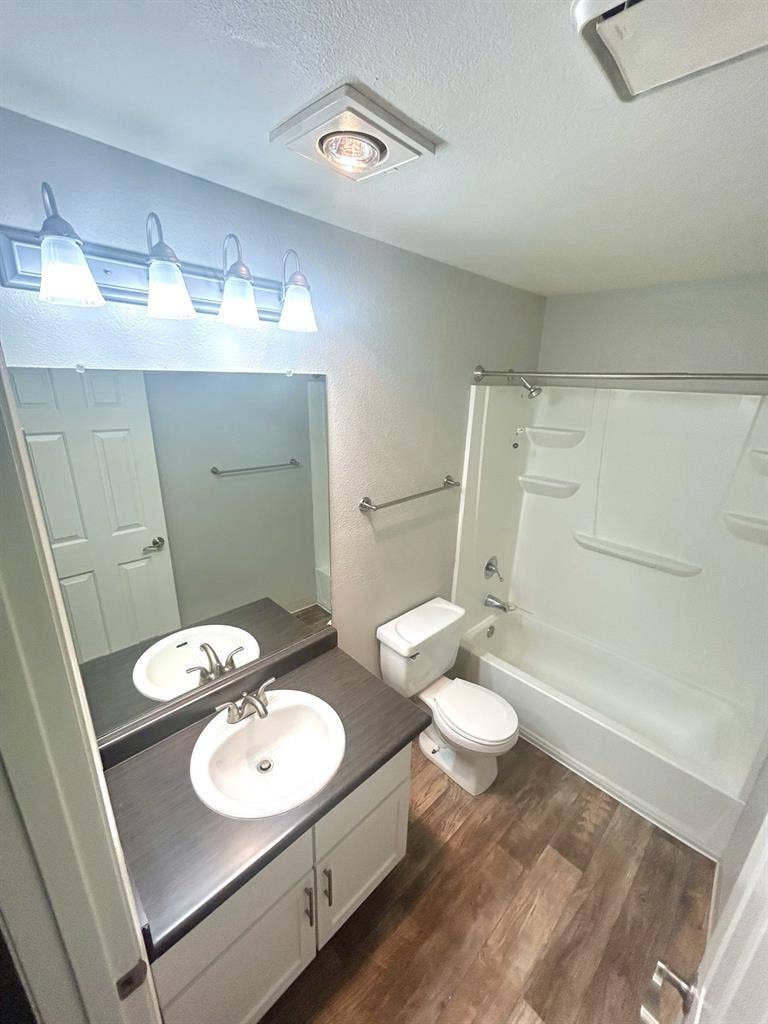 Room for rent spacious 2-level apt