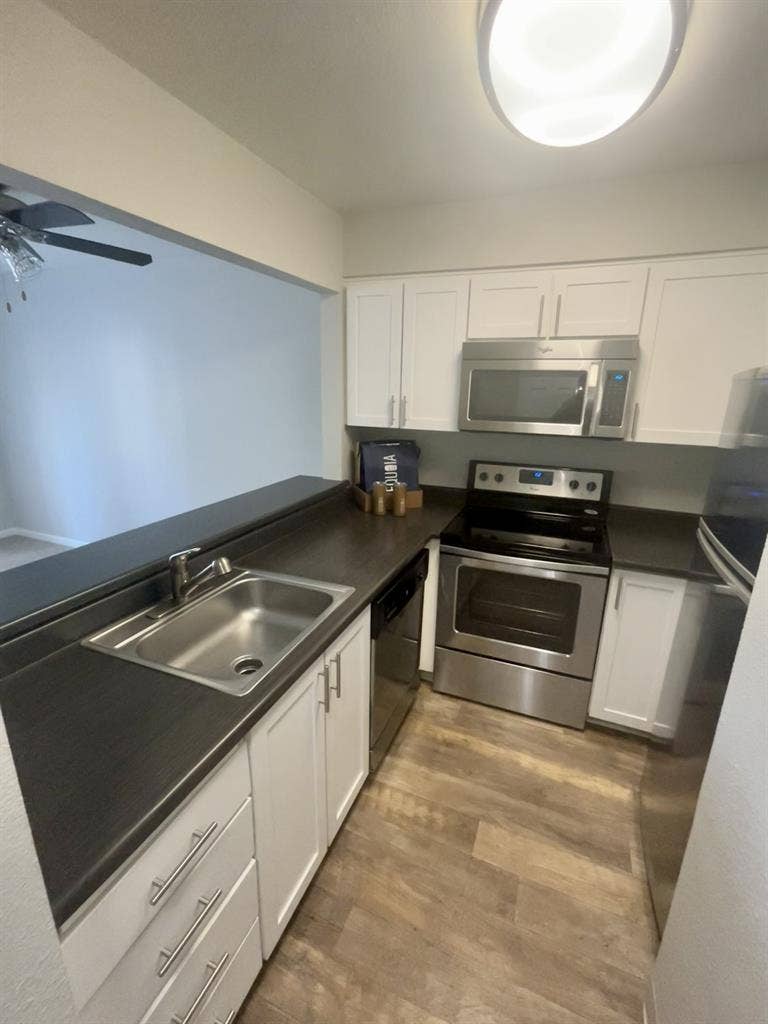 Room for rent spacious 2-level apt