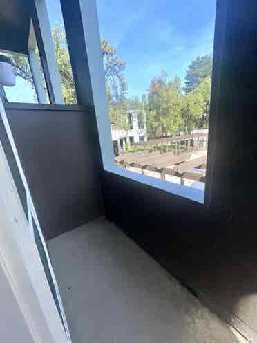 Room for rent spacious 2-level apt