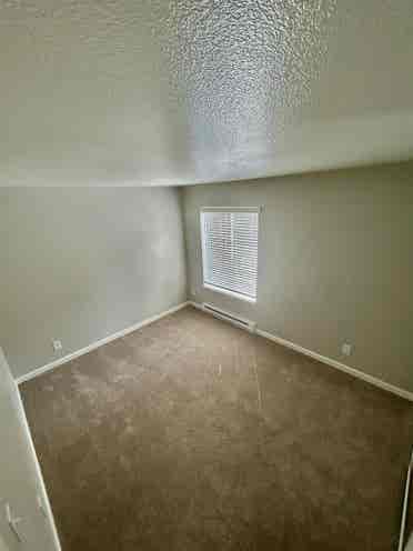 Room for rent spacious 2-level apt