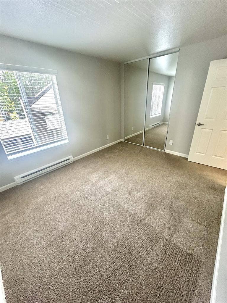 Room for rent spacious 2-level apt