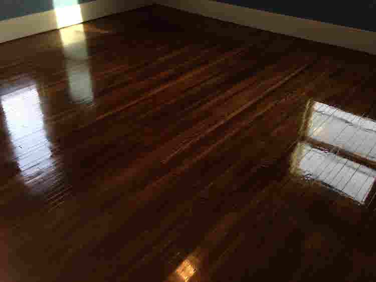 Large upper BR in single fam home