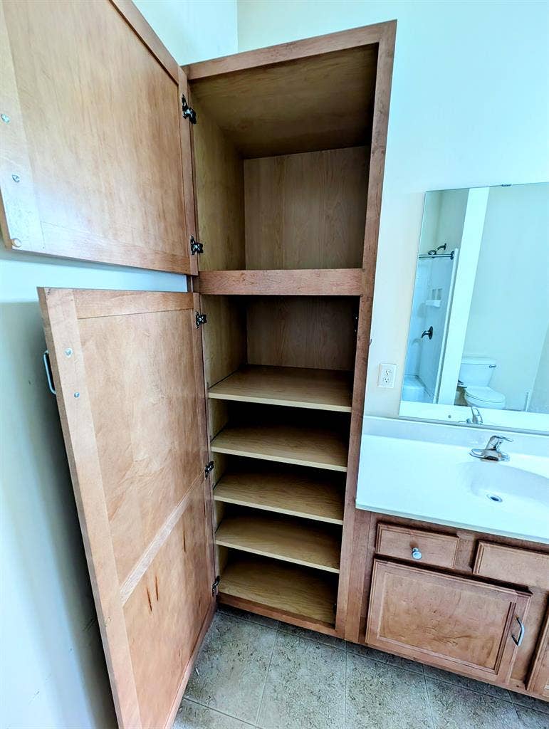 Modern Condominium Prime Area!