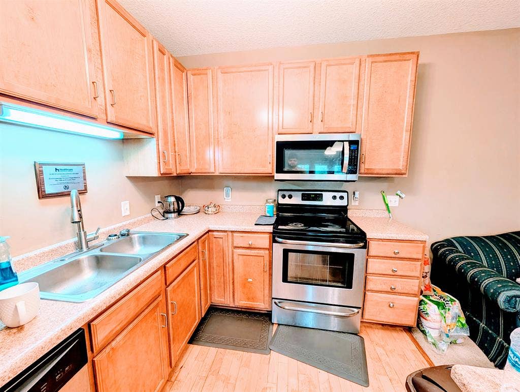 Modern Condominium Prime Area!