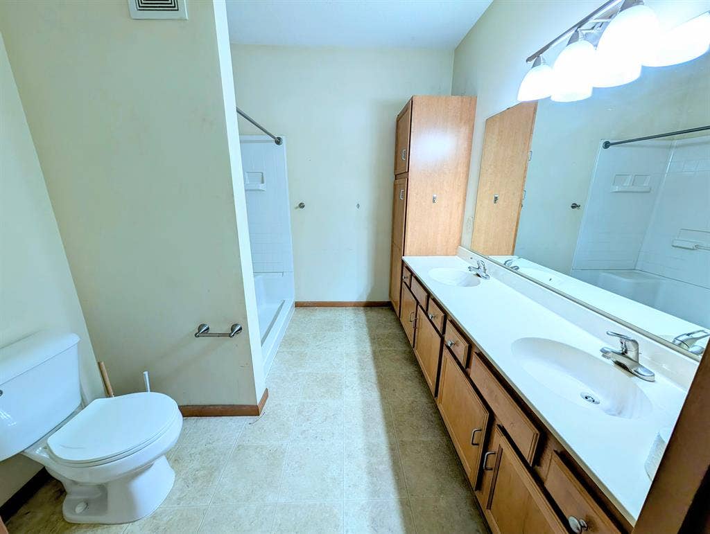 Modern Condominium Prime Area!