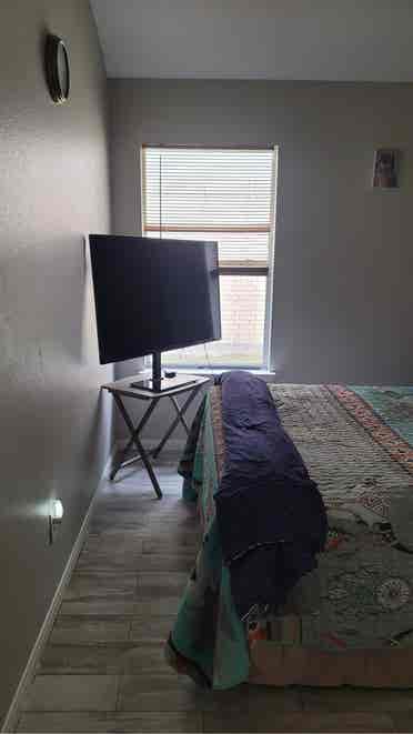 PVT EXCELLENT ROOM AVAILABE MAY/