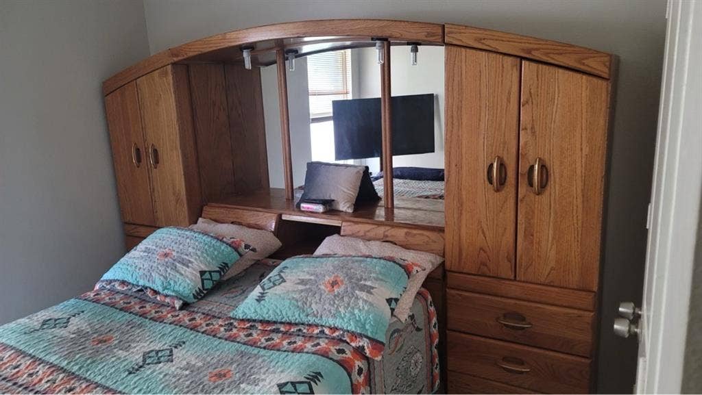 PVT EXCELLENT ROOM AVAILABE MAY/