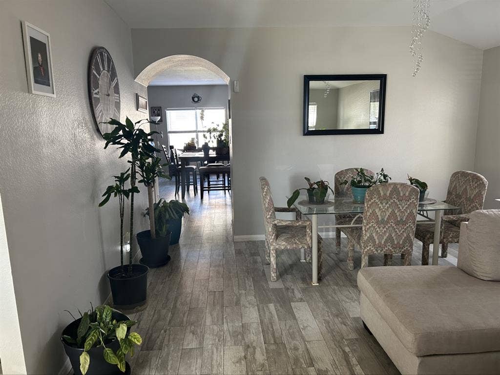 PVT EXCELLENT ROOM AVAILABE MAY/
