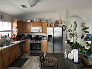 PVT EXCELLENT ROOM AVAILABE MAY/