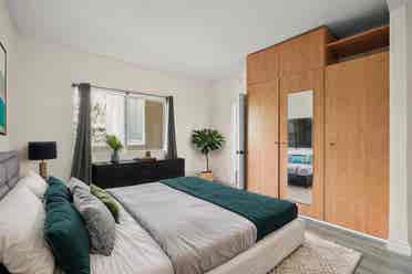 Sunset Strip Spacious 3bd+Den, Pool