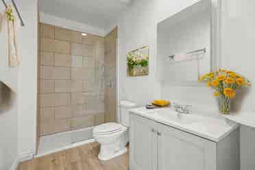 Sunset Strip Spacious 3bd+Den, Pool