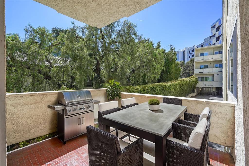 Sunset Strip Spacious 3bd+Den, Pool