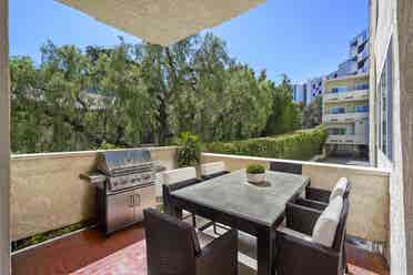 Sunset Strip Spacious 3bd+Den, Pool