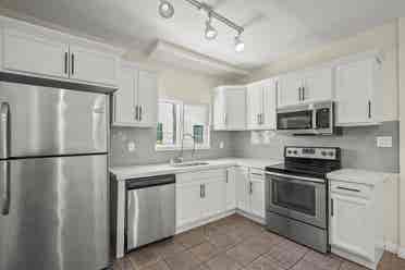 Sunset Strip Spacious 3bd+Den, Pool