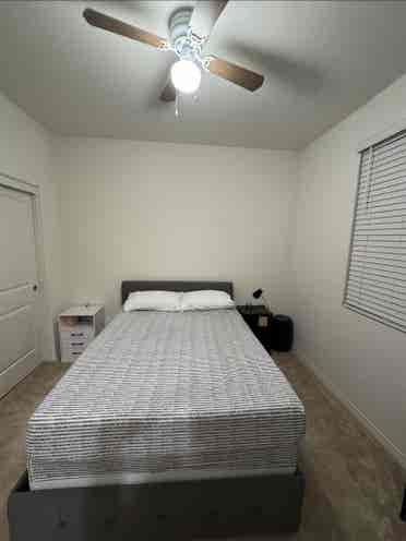 Room 
to rent