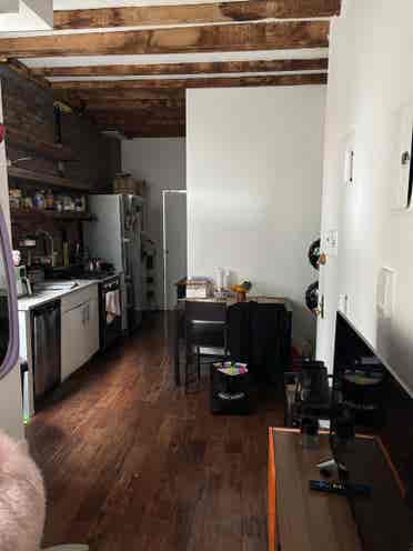 LOOKING FOR ROOMMATE LEASE TAKEOVER