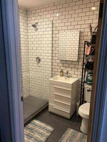 LOOKING FOR ROOMMATE LEASE TAKEOVER